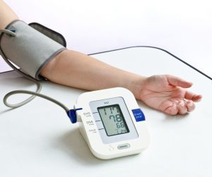 Zvýšený krvný tlak príčiny príznaky a liečba