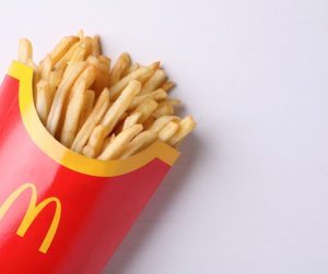 Fast food Hranolky hamburgery smažené kurča hranolčeky zvyšujú hladinu LDL cholesterolu