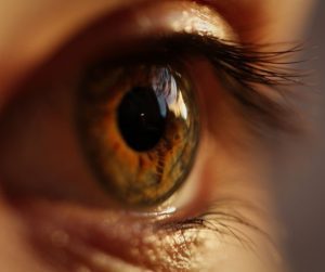 Luteín hrá kľúčovú úlohu pri ochrane očí pred škodlivým svetlom a je spojený s prevenciou niektorých očných ochorení