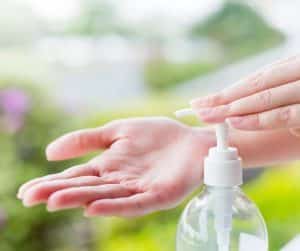 Pre niektorých ľudí môže pravidelné používanie antibakteriálnych gélov spôsobiť podráždenie alebo vysušenie kože