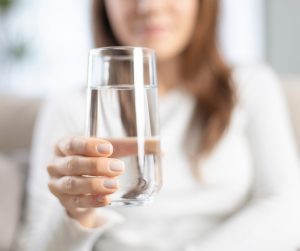 Pitie dostatku vody môže pomôcť zmierniť riziko infekcií