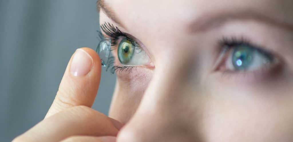 Sú kontaktné šošovky bezpečné?